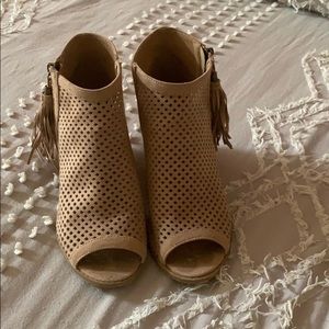 Quipd beige peep toe heels. Size 6.5